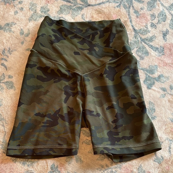 aerie Pants - OFFLINE By Aerie Real Me
Crossover High Waisted 5" Bike
Short